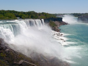 In Kanada die spektakulären Niagarafälle erleben